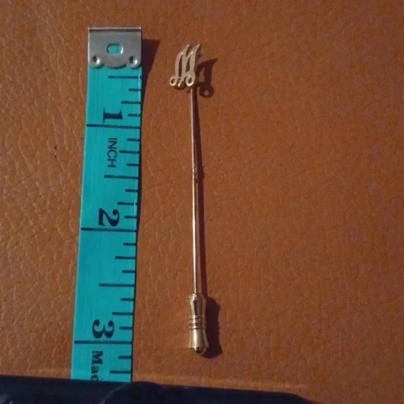 🌹Gold plated pin tie with letter "M" - Picture 2 of 4